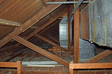 <p>Overzicht van de kapconstructie boven het tussenlid. </p>
